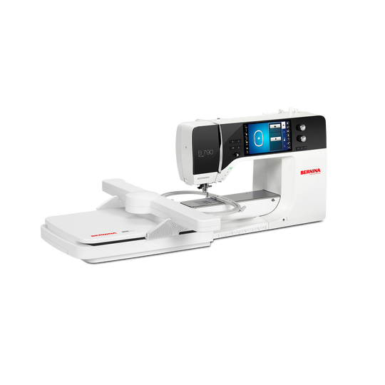 BERNINA 790 PLUS N&auml;h- und Stickmaschine in Weiss mit grossem Stickmodul und farbigem Touchscreen, freistehend vor schwarzem Hintergrund image number