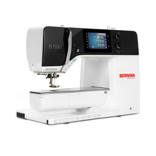 BERNINA B 590 Stickmaschine in weisser Ausf&uuml;hrung, seitlich von vorne gezeigt, mit grossem Freiarm und farbigem Touchscreen auf schwarzem Bedienfeld image number