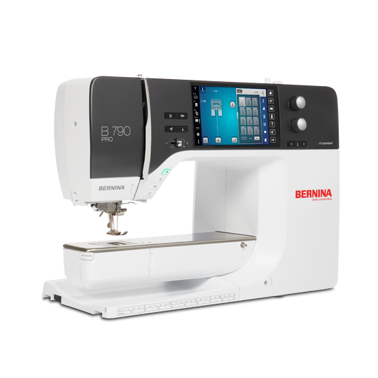 BERNINA 790 PRO Stickmaschine in weisser Ausf&uuml;hrung mit grossem Farb-Touchscreen und freiem Arm, freigestellt vor neutralem Hintergrund image number