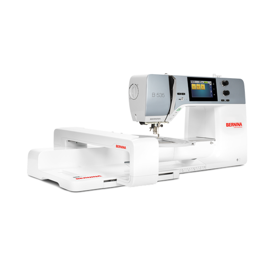 BERNINA 535 als weisse N&auml;h- und Stickmaschine mit grosser Stickeinheit, Farb-Touchscreen und freiem Arm, freigestellt vor schwarzem Hintergrund image number
