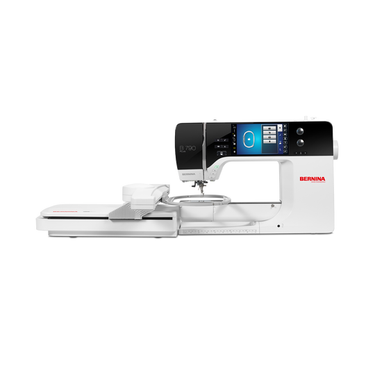 BERNINA 790 PLUS Stickmaschine in Frontalansicht mit grossem Stickmodul und farbigem Touchscreen auf schwarzem Hintergrund dargestellt image number