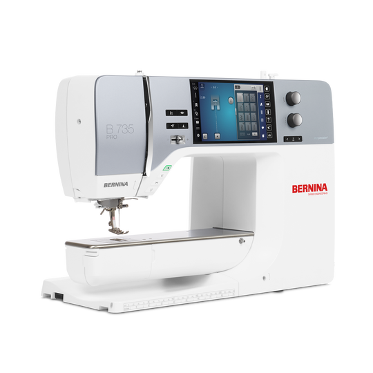 BERNINA 735 PRO N&auml;hmaschine in Weiss mit grossem Farb-Touchscreen und modernem Design, seitlich schraeg von vorne freigestellt dargestellt image number