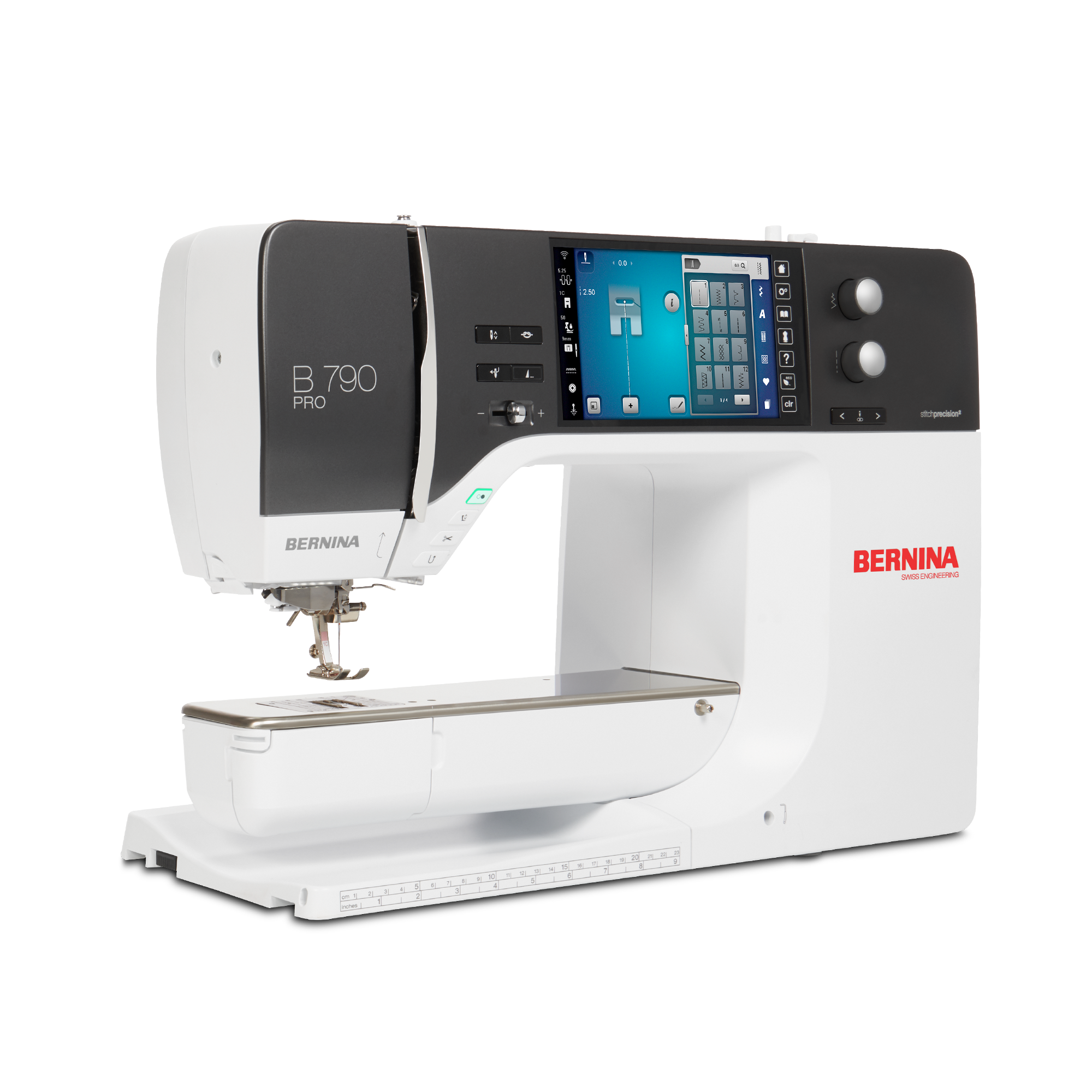 BERNINA 790 PRO Stickmaschine in weisser Ausf&uuml;hrung mit grossem Farb-Touchscreen und freiem Arm, freigestellt vor neutralem Hintergrund