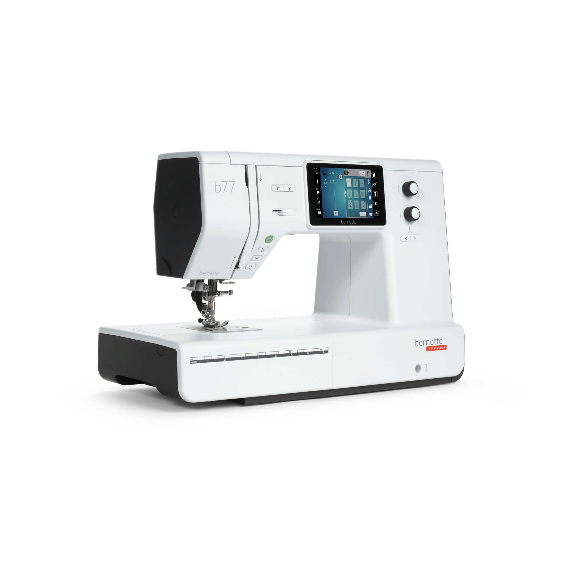 bernette b77 N&auml;hmaschine in Seitenansicht mit grossem Freiarm, farbigem Touchscreen und hellem N&auml;hbereich auf dunklem Hintergrund