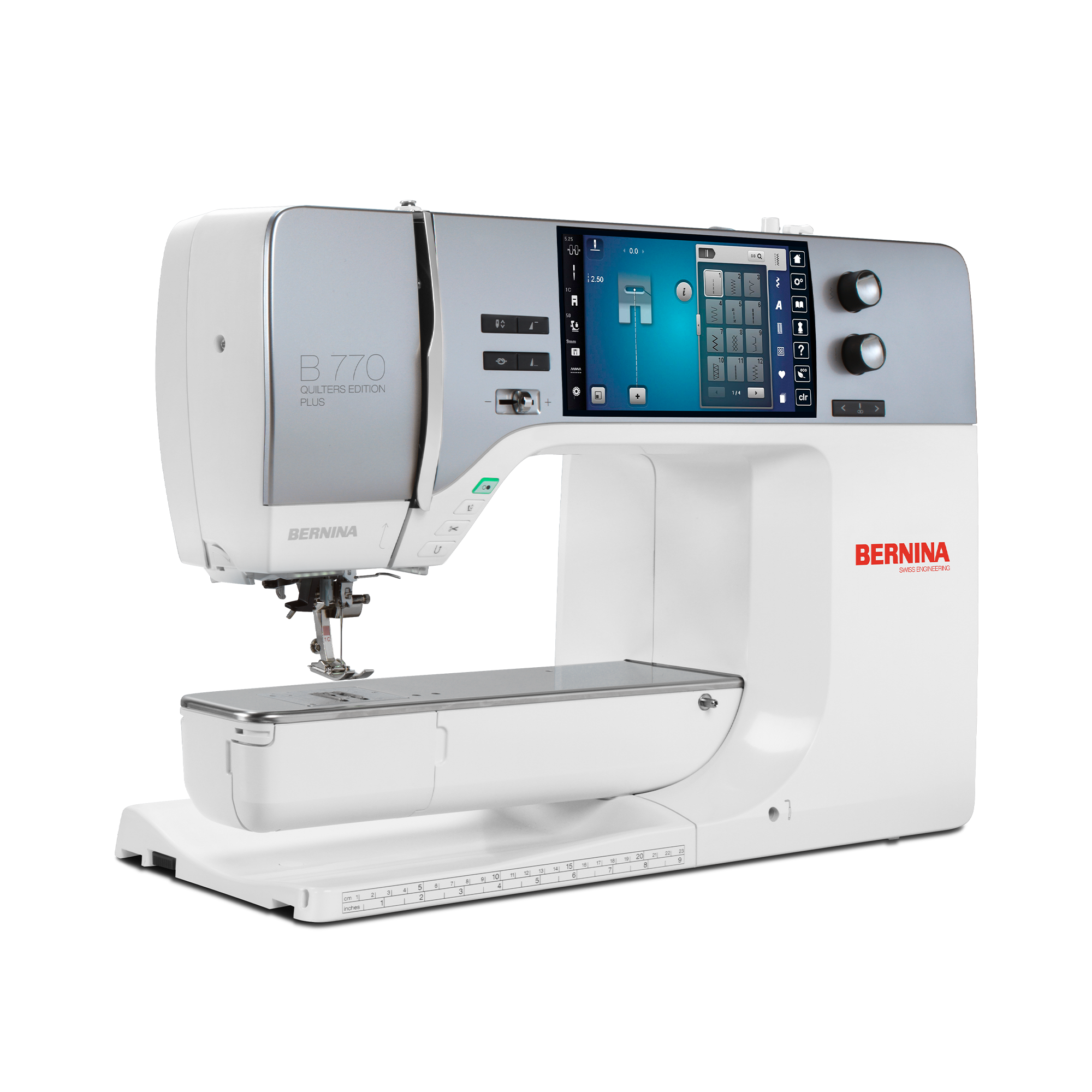 BERNINA B 770 QE PLUS N&auml;hmaschine in seitlicher Ansicht, mit grossem Farb-Touchscreen, Freiarm und weiss-silbernem Geh&auml;use auf hellem Hintergrund
