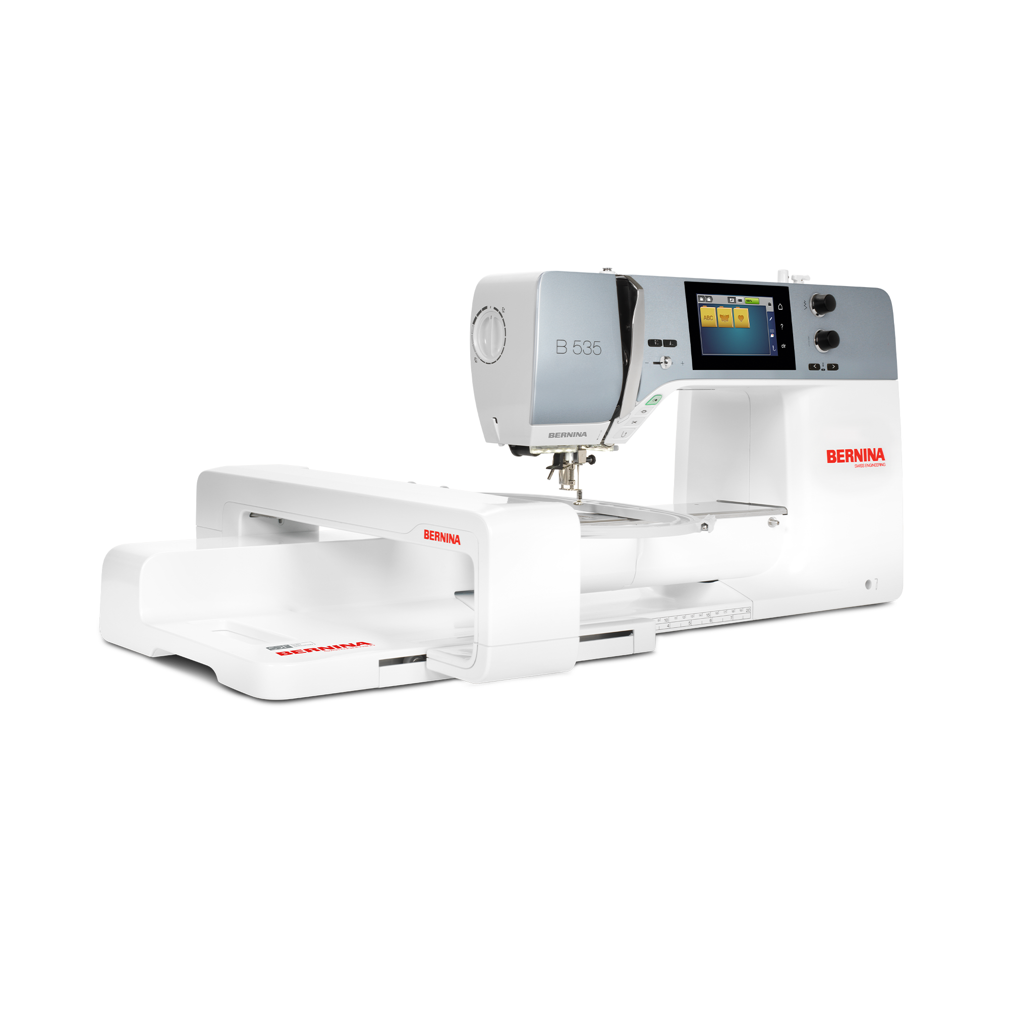 BERNINA 535 als weisse N&auml;h- und Stickmaschine mit grosser Stickeinheit, Farb-Touchscreen und freiem Arm, freigestellt vor schwarzem Hintergrund